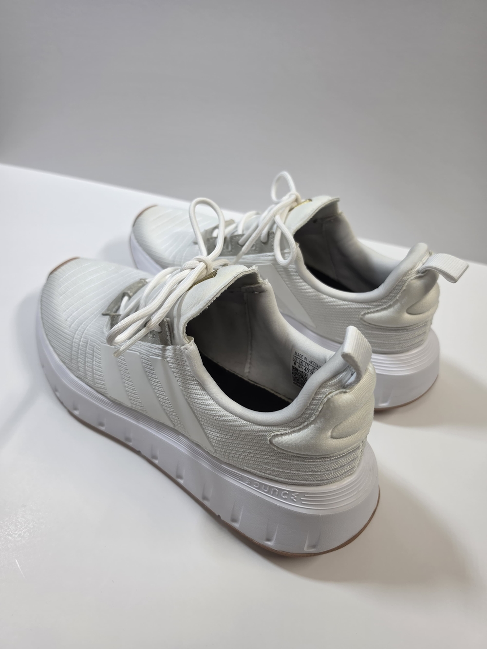 Adidas Swift Run 23 Women's White Gold Athletic Running Sneakers Size 8 IG4715 - Picture 8 of 9